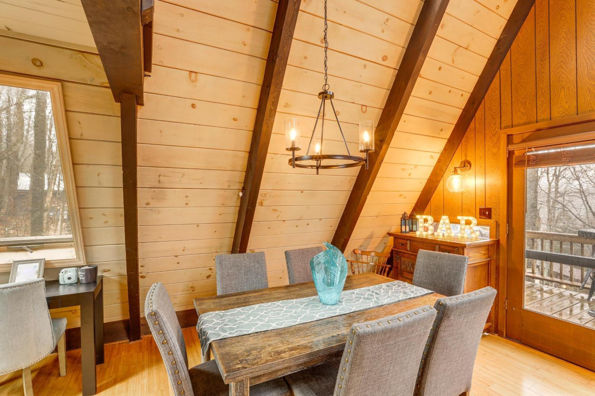 A-Frame Cabin With Hot Tub 1 Mi To Beech Mountain! Exterior photo