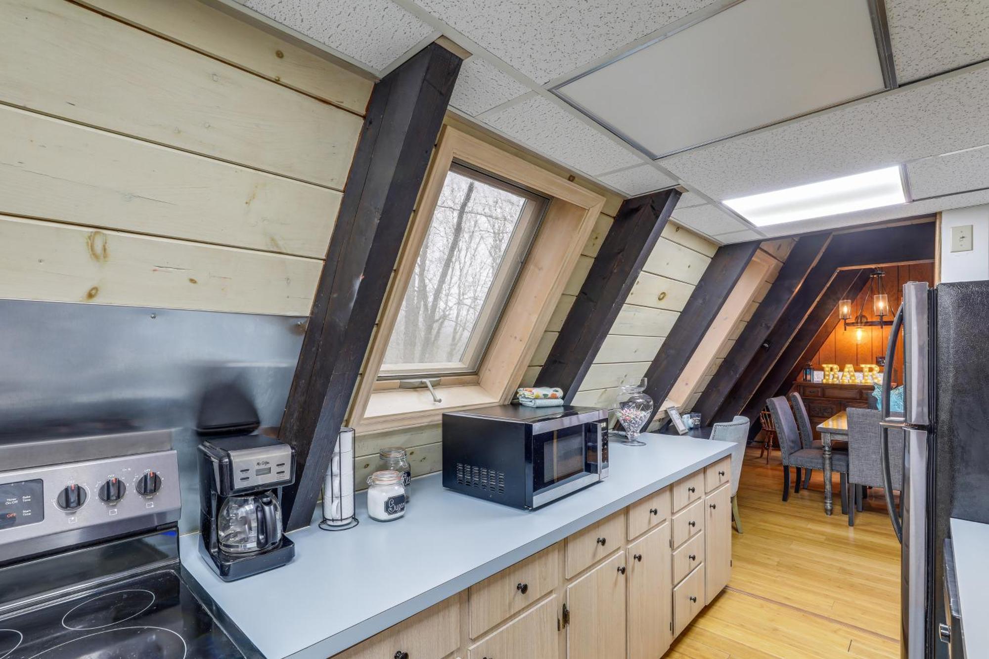 A-Frame Cabin With Hot Tub 1 Mi To Beech Mountain! Exterior photo